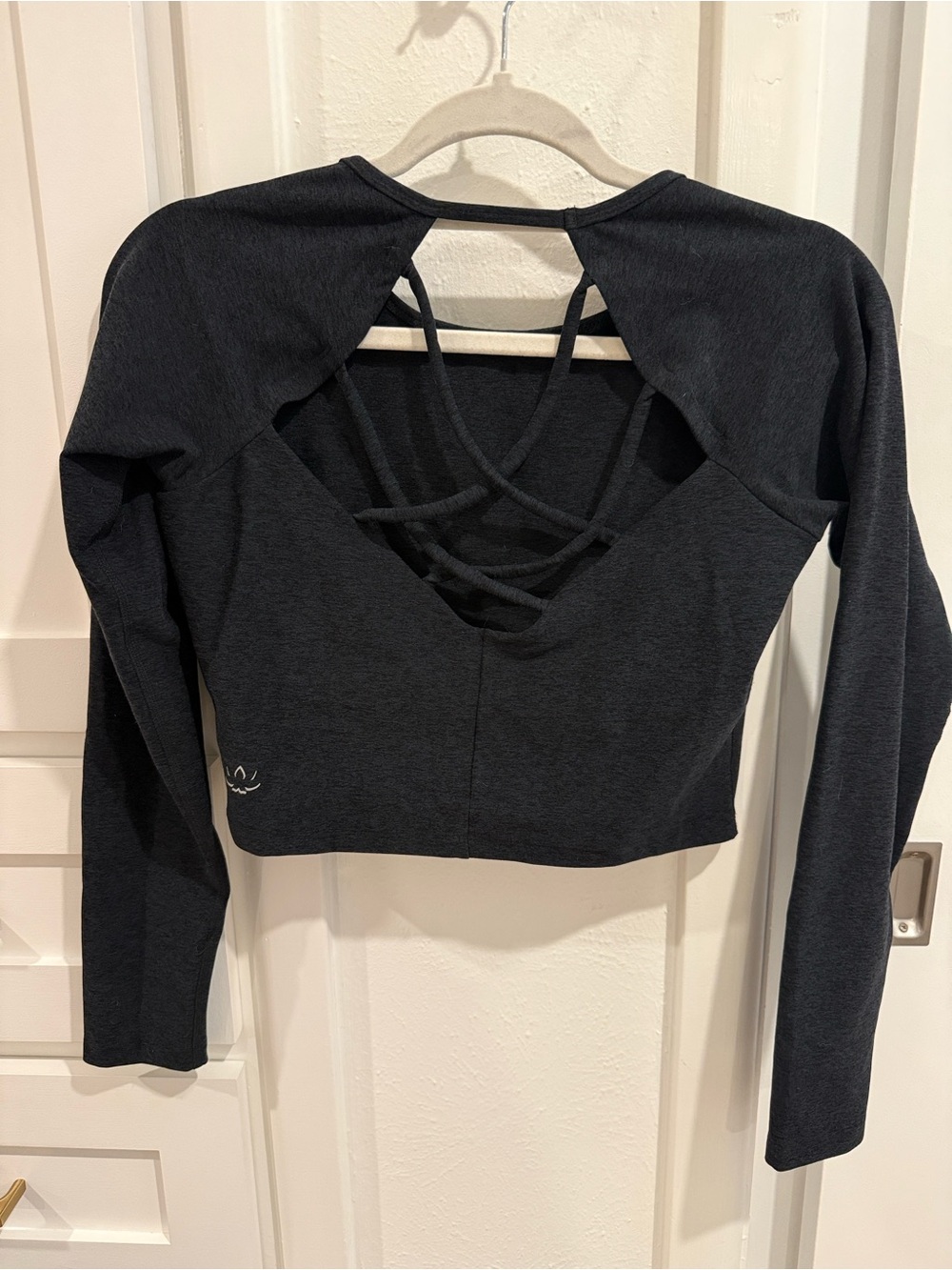 Beyond Yoga Black Long-Sleeve Strappy Back Crop Top - Medium